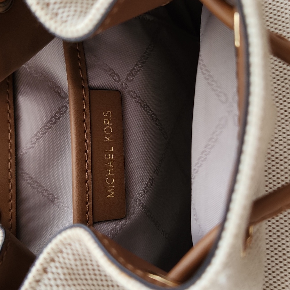 Michael Kors purse - Picture 2 of 6